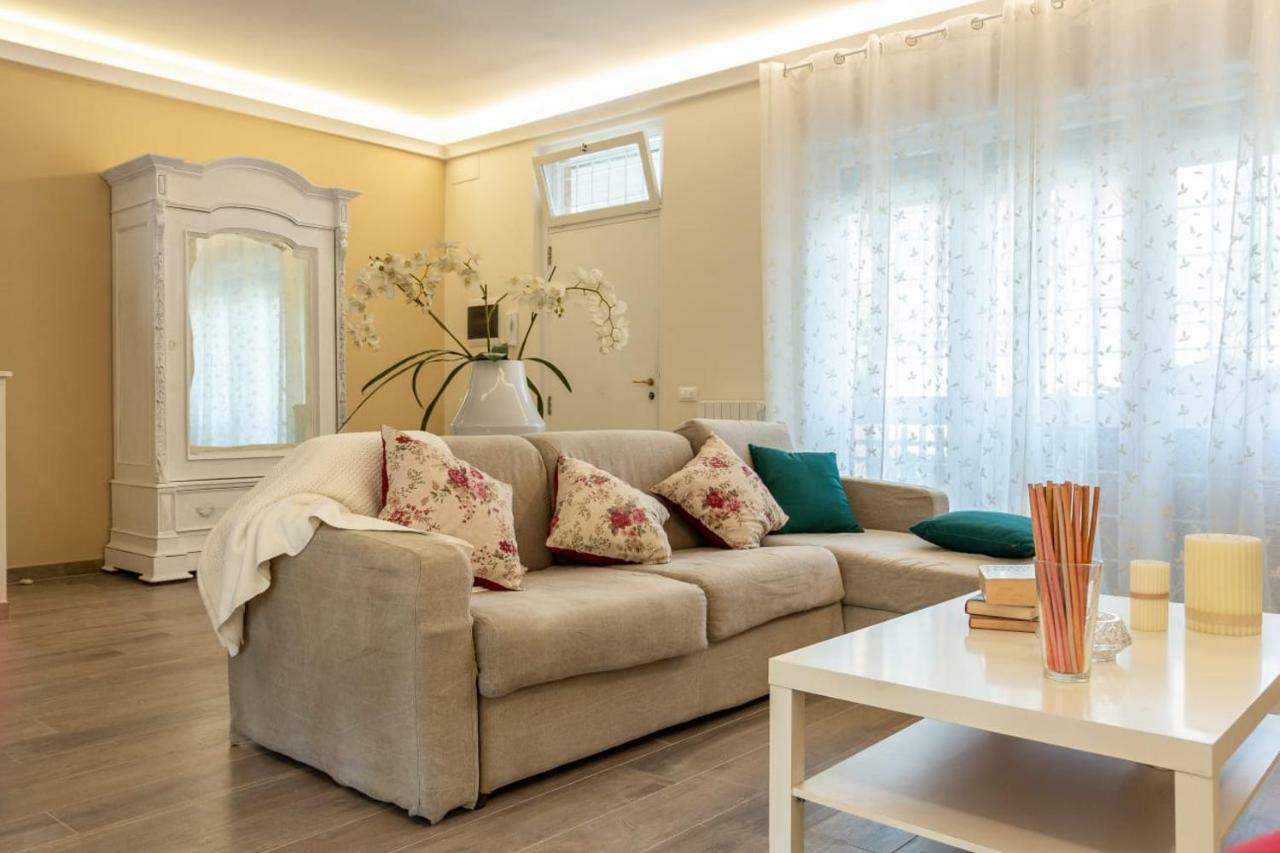 La Camelia Bianca Villa Рим Екстериор снимка